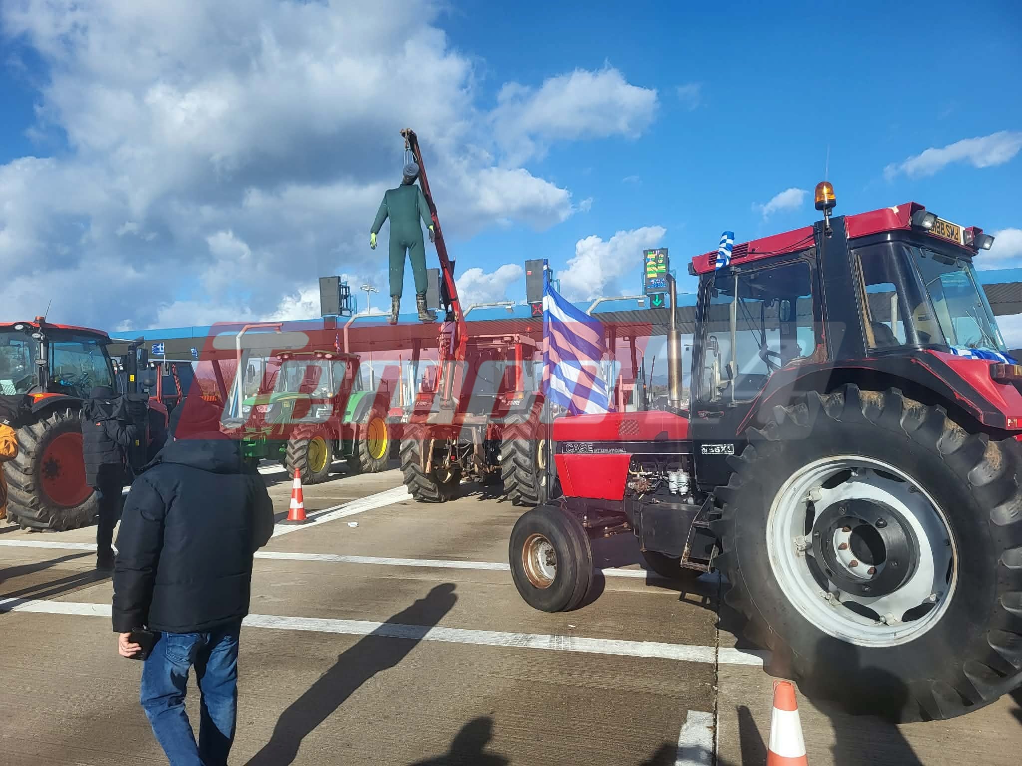 Aγρότες: Αποκλεισμός σε Αγγελόκαστρο και Κουβαρά στην Αιτωλοακαρνανία (ΦΩΤΟ & ΒΙΝΤΕΟ) - Μπλόκο και στον Πύργο