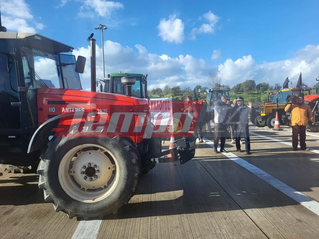 Aγρότες: Αποκλεισμός σε Αγγελόκαστρο και Κουβαρά στην Αιτωλοακαρνανία (ΦΩΤΟ & ΒΙΝΤΕΟ) - Μπλόκο και στον Πύργο