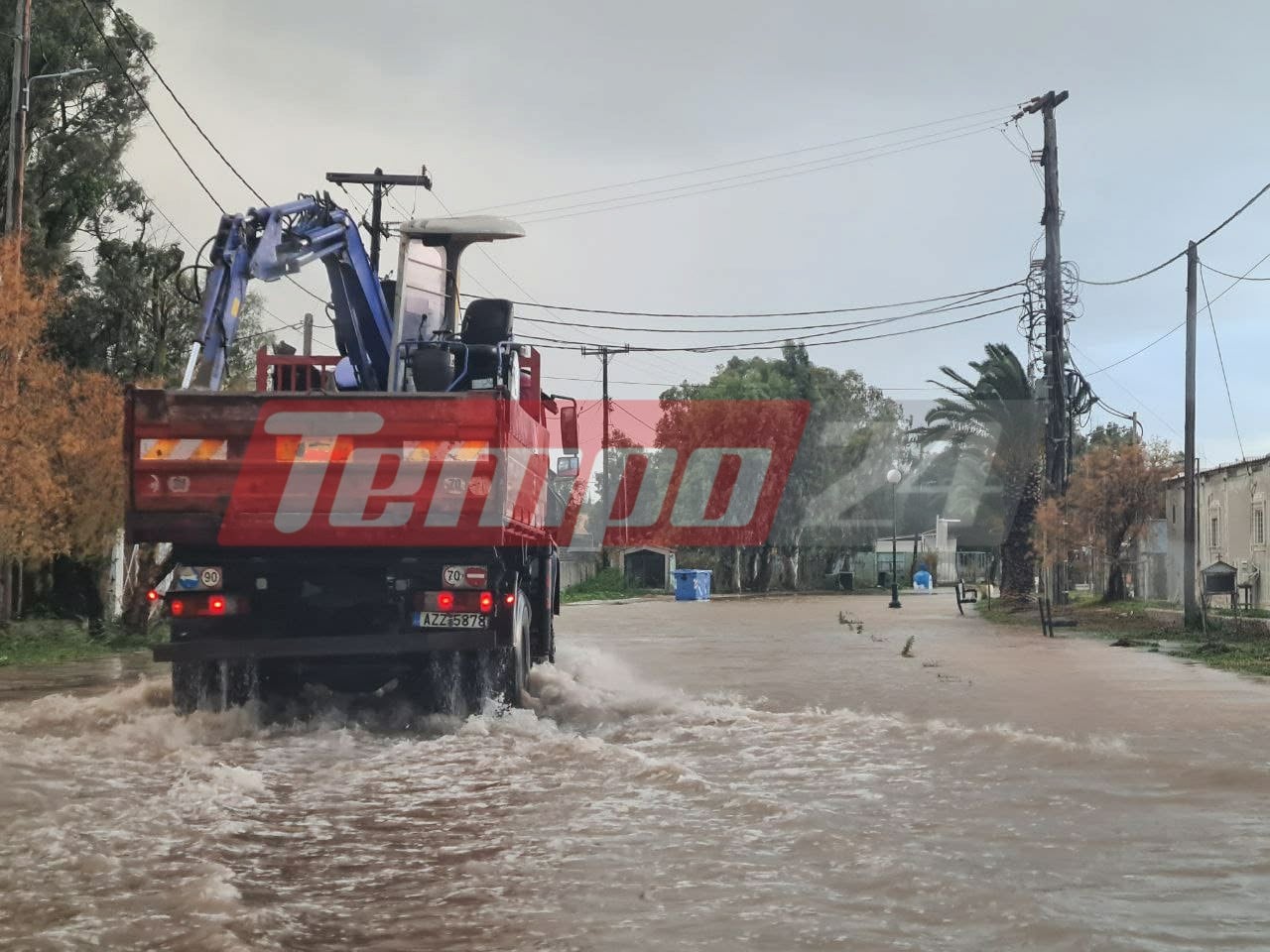 Κακοκαιρία στην Πάτρα: Πλημμυρισμένοι δρόμοι, χαλάζι και θυελλώδεις άνεμοι (ΦΩΤΟ)