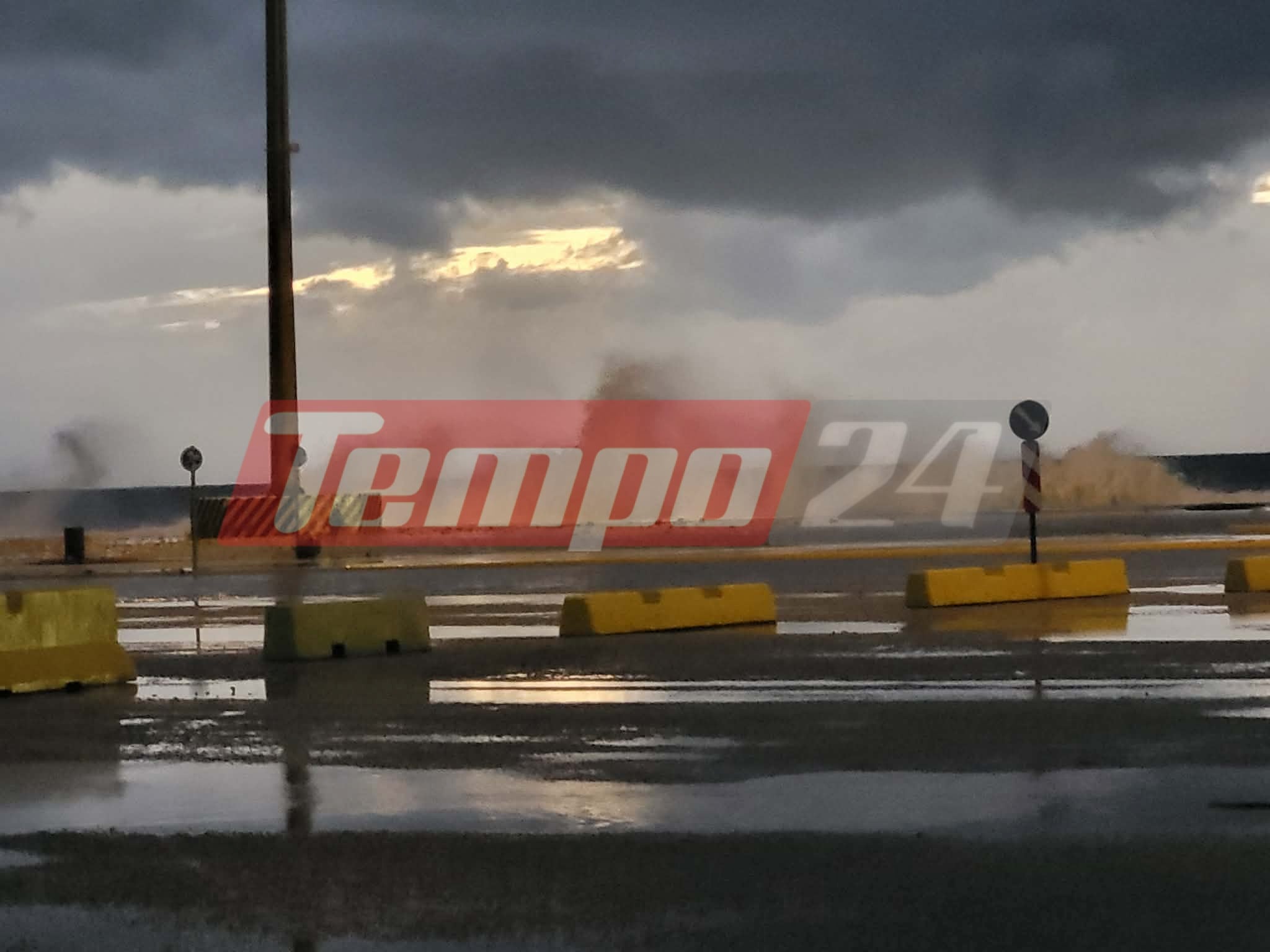 Κλειστή η πορθμειακή γραμμή Ρίου- Αντιρρίου - Οι άνεμοι έβγαλαν την θάλασσα στην στεριά!