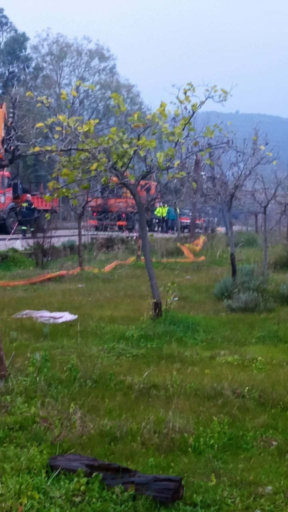 Χωρίς ρεύμα μια ολόκληρη περιοχή στο Αίγιο - Από τι προκλήθηκε η βλάβη - To tempo24 στο σημείο - Πολλά τα προβλήματα από την κακοκαιρία στη Δυτική Ελλάδα - Μεγάλες ζημιές στην Πάτρα - ΒΙΝΤΕΟ, ΦΩΤΟ