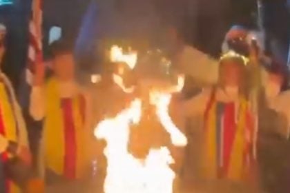 Πάτρα: Το Κομιτάτο άναψε τη φλόγα του καρναβαλιού στην πλ. Γεωργίου - ΒΙΝΤΕΟ