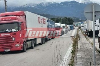 Κακοκαιρία στην Πάτρα: Oυρές από νταλίκες μετά το απαγορευτικό εξαιτίας των θυελλωδών ανέμων σε Πορθμείο Ρίου και Γέφυρα (ΦΩΤΟ & ΒΙΝΤΕΟ)