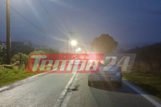 Πάτρα: ΙΧ "καρφώθηκε" πάνω σε ξεριζωμένο από τους ισχυρούς ανέμους δένδρο