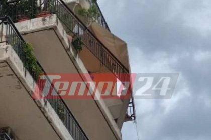 Πάτρα: "Ξηλώθηκε" μπαλκόνι από τους θυελλώδεις ανέμους - ΦΩΤΟ