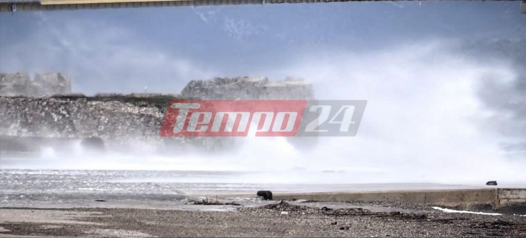 Κακοκαιρία στην Πάτρα: Oυρές από νταλίκες μετά το απαγορευτικό εξαιτίας των θυελλωδών ανέμων σε Πορθμείο Ρίου και Γέφυρα (ΦΩΤΟ & ΒΙΝΤΕΟ)