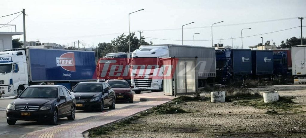 Απαγορευτικό για τα φορτηγά σε Πορθμείο Ρίου και Γέφυρα - Χαμός από νταλίκες που ακινητοποιήθηκαν στην παραλιακή ζώνη ΦΩΤΟ