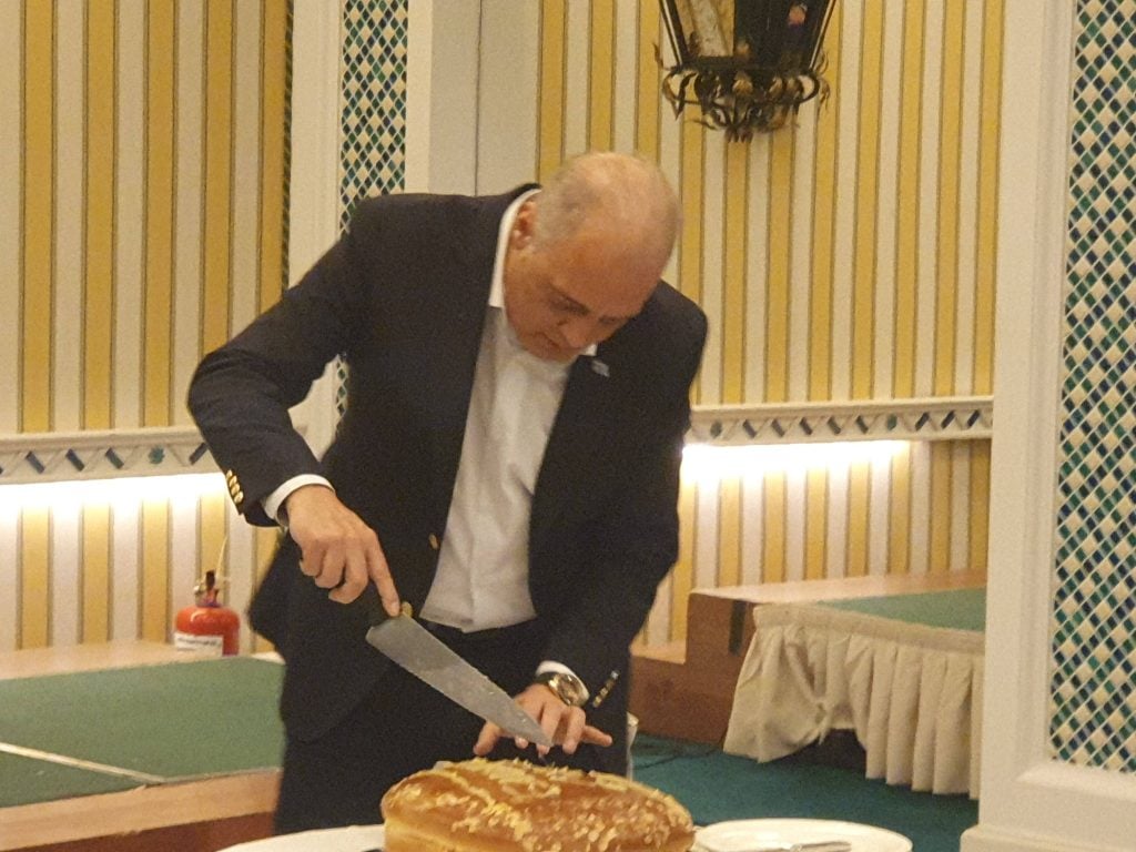 Στην κοπή της πίτας της Ελληνικής Λύσης ο υποψήφιος βουλευτής Αχαΐας Δημήτρης Παλούμπης