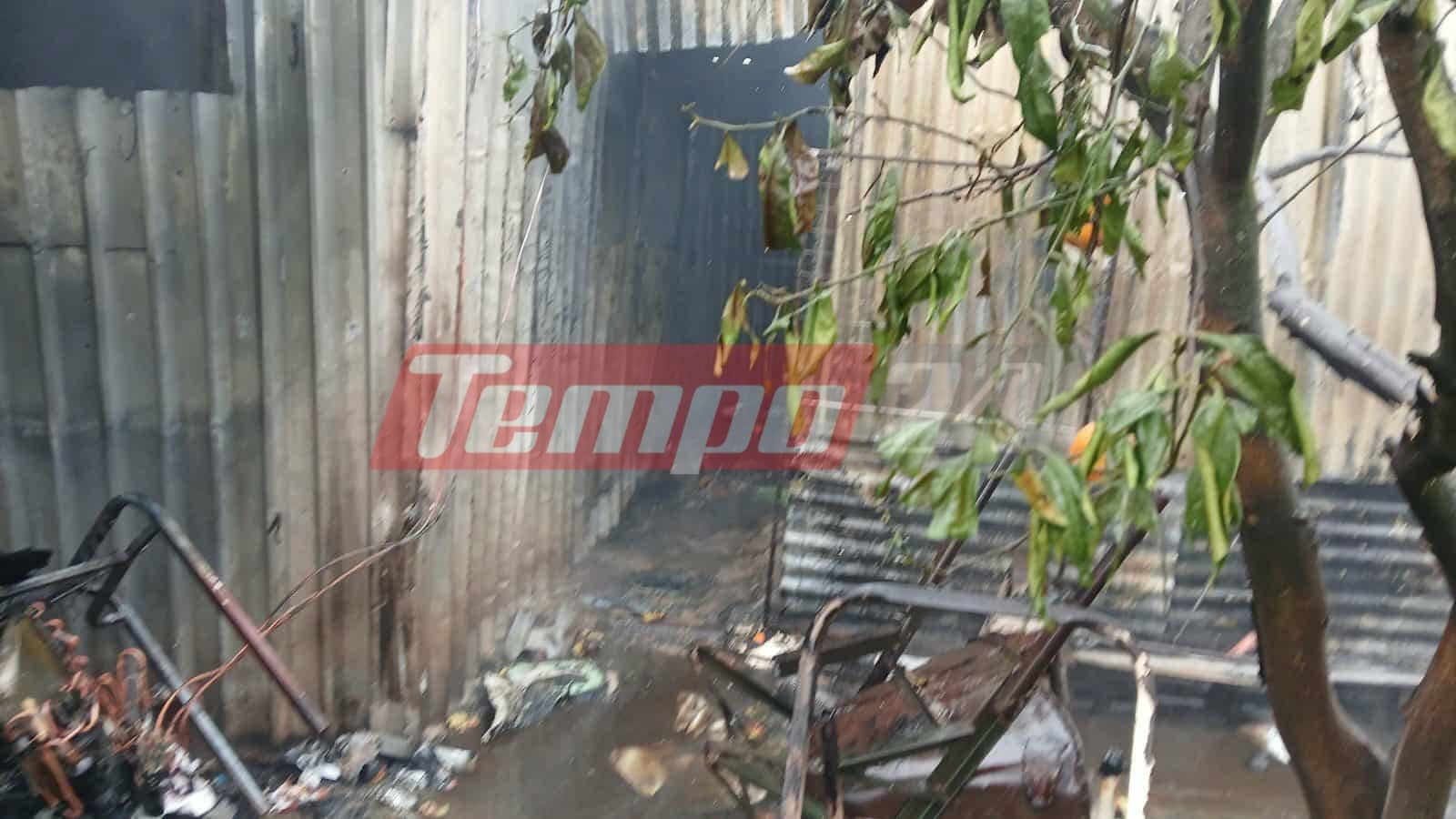 Αγρίνιο: Στις φλόγες αγροτική αποθήκη (ΦΩΤΟ)