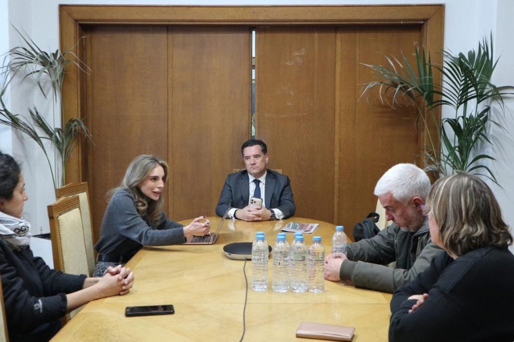 Οταν ο Άδωνις διάβασε την εφημερίδα της ΑΝΤΑΡΣΥΑ