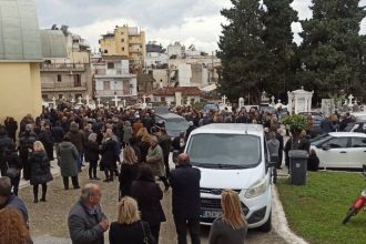 Πάτρα: Εκατοντάδες είπαν το τελευταίο "αντίο" στην Ουρανία Θεοφίλη (ΦΩΤΟ)