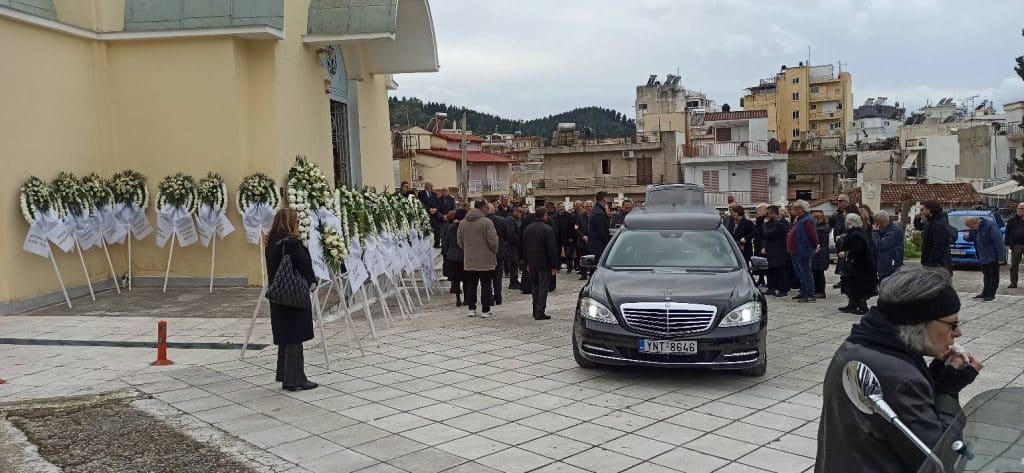 Πάτρα: Εκατοντάδες είπαν το τελευταίο "αντίο" στην Ουρανία Θεοφίλη (ΦΩΤΟ)