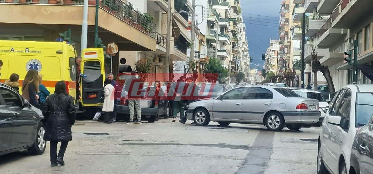 Πάτρα: Τροχαίο στην Κορίνθου - ΙΧ συγκρούστηκε με όχημα κι έπεσε πάνω σε δύο άλλα αυτοκίνητα (ΦΩΤΟ)