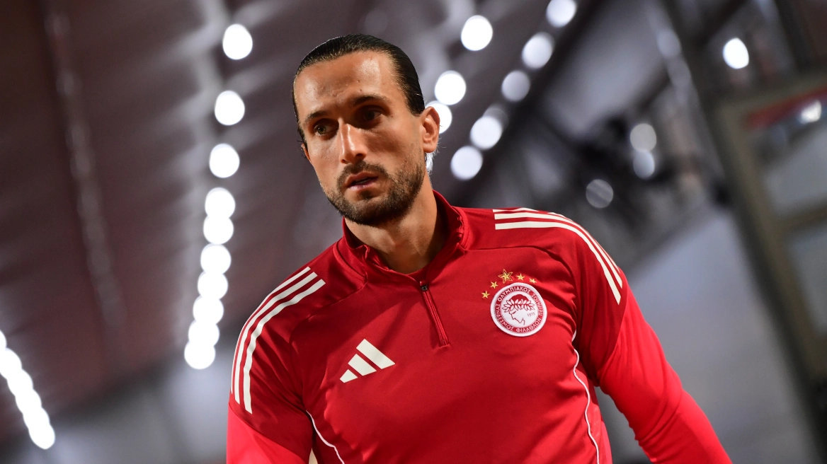 Γιαζίτζι: Σκέφτεται να αποχωρήσει από τον Ολυμπιακό, γράφει η Equipe