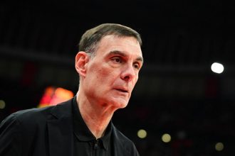 Μπαρτζώκας: «Δραματικό και πολύ άκυρο να βλέπεις συνέχεια το τροχαίο στη Ρουμανία - Εντυπωσιάστηκα με τον Τζόσεφ»