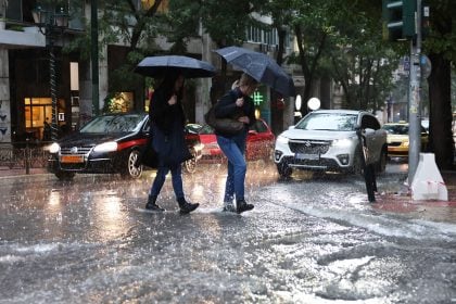 Καιρός: Iσχυρές βροχές, καταιγίδες και χαλαζοπτώσεις – Επικαιροποιήθηκε το έκτακτο δελτίο