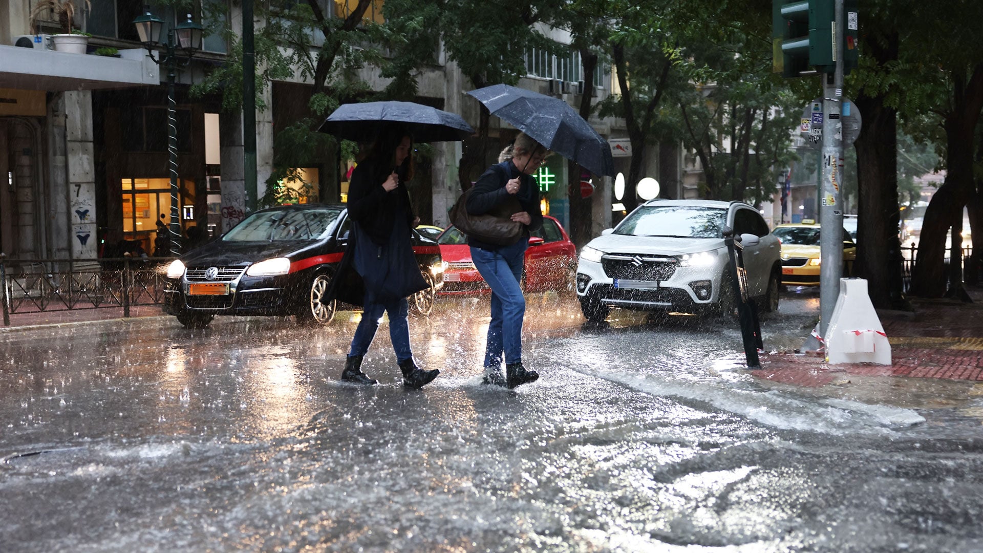 Καιρός: Iσχυρές βροχές, καταιγίδες και χαλαζοπτώσεις – Επικαιροποιήθηκε το έκτακτο δελτίο