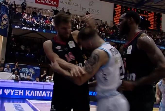 Ποινή μίας αγωνιστικής και πρόστιμο στον Βεζένκοφ για το επεισόδιο με τον Πετρόπουλο