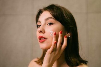 Το συχνό skincare λάθος που μειώνει την απόδοση της κρέμας ημέρας