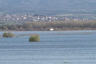 Τραγωδία στις Σέρρες: Ένας νεκρός από ανατροπή βάρκας με ψαράδες