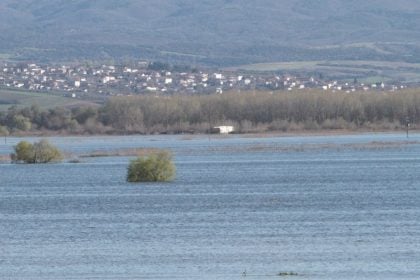 Τραγωδία στις Σέρρες: Ένας νεκρός από ανατροπή βάρκας με ψαράδες