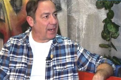 Σωτήρης Καλυβάτσης: «Η σάτιρα δεν είναι μέσο για να προσβάλει, αλλά να διασκεδάσει»