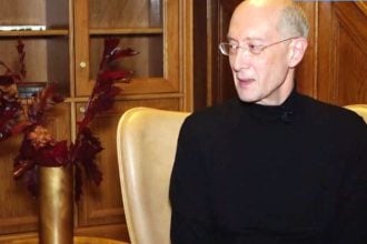 Αχιλλέας Χαρίτος: Μιλά για την κορυφαία τάση στο make up και τις συνεργασίες που άφησαν εποχή