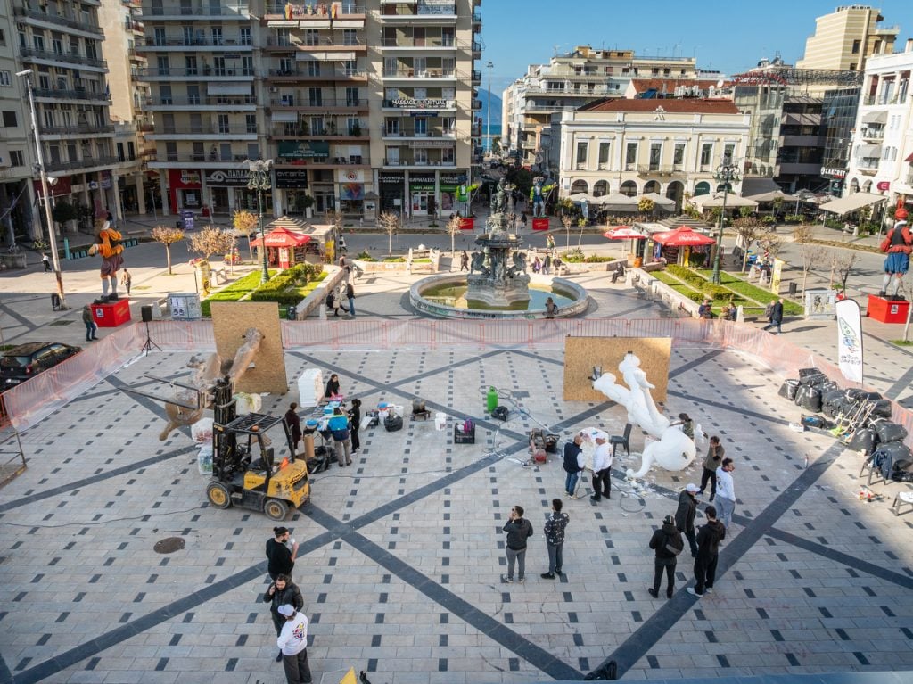 Έφτιαξαν καρναβαλικό μπάστακα στην πλατεία Γεωργίου (ΦΩΤΟ)