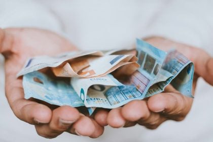 ΔΥΠΑ: Μέσω gov.gr οι αιτήσεις για 10.000 άνεργες μητέρες – Οι λεπτομέρειες του προγράμματος