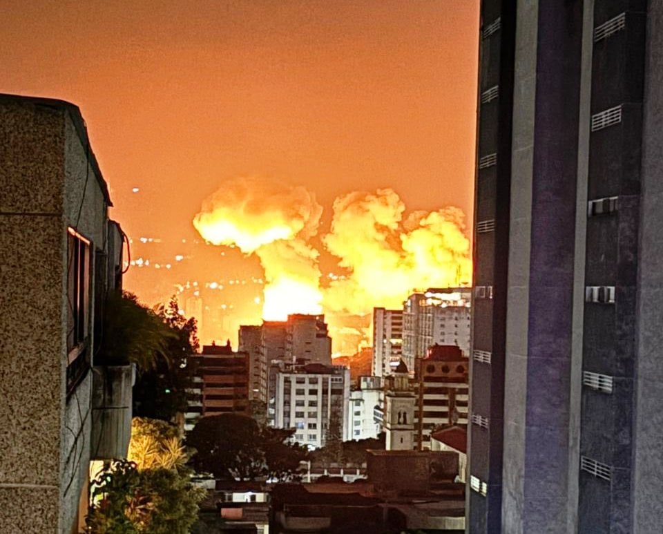 Εντολή Τραμπ για επίθεση στη Βενεζουέλα, εκρήξεις στο Καράκας - Ο Μαδούρο κήρυξε τη χώρα του σε κατάσταση έκτακτης ανάγκης - LIVE ΕΙΚΟΝΑ