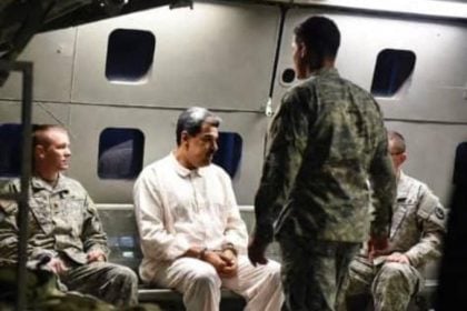 ΗΠΑ: Ο Μαδούρο και η σύζυγός του «παραδόθηκαν χωρίς να προβάλουν αντίσταση» – Πάνω από 150 αεροσκάφη συμμετείχαν στην επιχείρηση «Absolute Resolve»