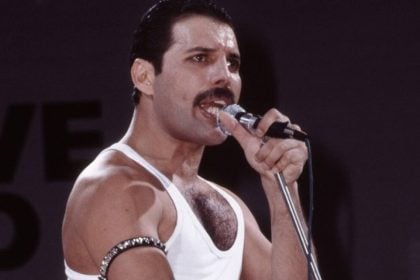 Πέθανε σε ηλικία 48 ετών η «κρυφή» κόρη του Φρέντι Μέρκιουρι από σπάνια μορφή καρκίνου 