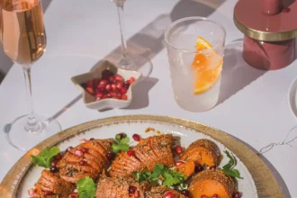 Γλυκοπατάτες με βούτυρο μυρωδικών και παρμεζάνα