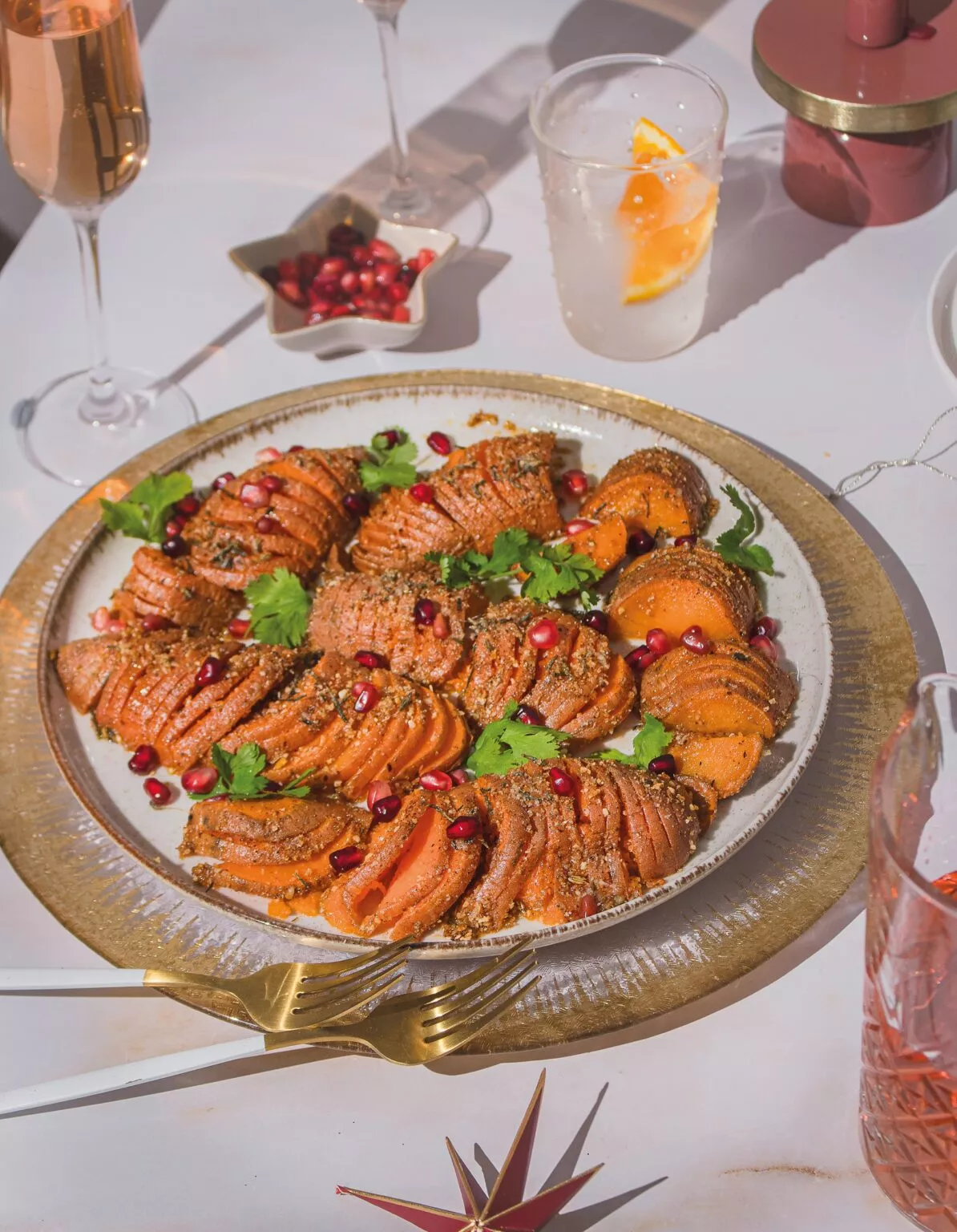 Γλυκοπατάτες με βούτυρο μυρωδικών και παρμεζάνα