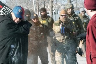 Ενισχύσεις με εκατοντάδες αστυνομικούς στη Μινεάπολη έπειτα από Σαββατοκύριακο διαδηλώσεων στις ΗΠΑ