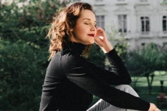 Fast detox: 5+1 τρόποι να νιώσεις πιο ελαφριά, ακόμα και μέσα σε μία μέρα