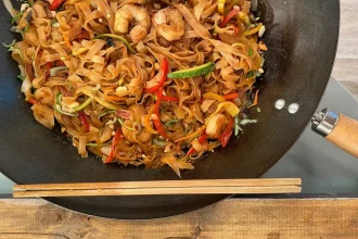 Noodles με γαρίδες και γλυκόξινη σάλτσα