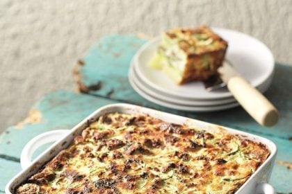 Ομελέτα φούρνου με πατάτες, κολοκυθάκια και ανθότυρο