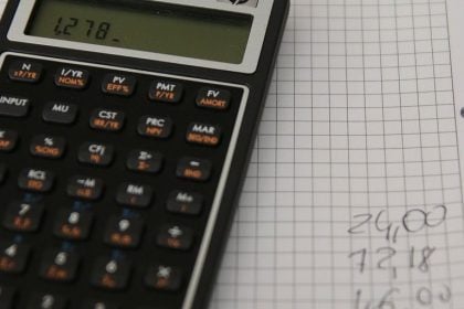 Ελεύθεροι επαγγελματίες: Πόσο θα επιβαρυνθούν φορολογικά από φέτος - Τι γίνεται με τα μπλοκάκια