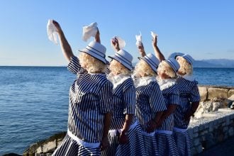 «Μερικοί το προτιμούν… Ξανθό!» – Οι ΣΦήγΚΕΣ «πειράζουν» το χρώμα και μας περιμένουν στο Πάνθεον- Οι ρόλοι και οι συντελεστές