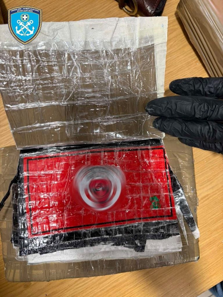 Πάτρα: Γιγαντιαία επιχείρηση για ναρκωτικά στο Λιμάνι - Εντοπίστηκαν από σκύλο σε φορτηγό, ποσότητες δεκάδων κιλών κοκαΐνης και χασίς - Δύο συλλήψεις (ΦΩΤΟ)