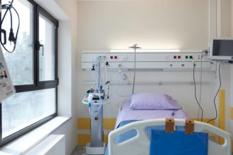 Σαρώνει η γρίπη: Υπερδιπλασιάστηκαν οι εισαγωγές ασθενών – Τον κώδωνα του κινδύνου κρούει ο ΕΟΔΥ