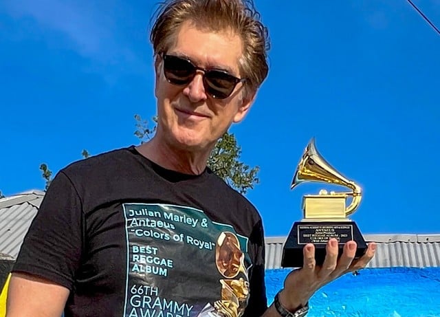 Alexx Antaeus: Ο πρώτος Έλληνας καλλιτέχνης που πήρε Grammy είναι από τον Πύργο! Η αδυναμία για τη μητέρα του, τα μπιφτέκια και τα μπάνια στο Κατάκολο - ΦΩΤΟ, ΒΙΝΤΕΟ