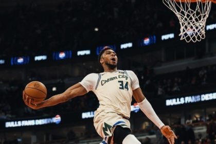 Αντετοκούνμπο: «Πρέπει να πιστέψουμε ότι είμαστε καλή ομάδα»