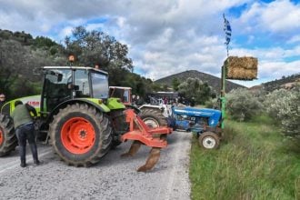 Κριτική της αντιπολίτευσης στην κυβέρνηση για προσχηματικό διάλογο με τους αγρότες