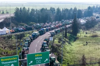 Οι αγρότες της Λάρισας κλείνουν επ’ αόριστον την αερογέφυρα στο ρεύμα Αθήνα – Θεσσαλονίκη