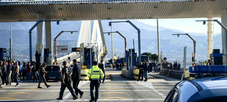 Αγρότες: "Πάνε" για 48ωρο αποκλεισμό των διοδίων στη Γέφυρα Ρίου-Αντιρρίου