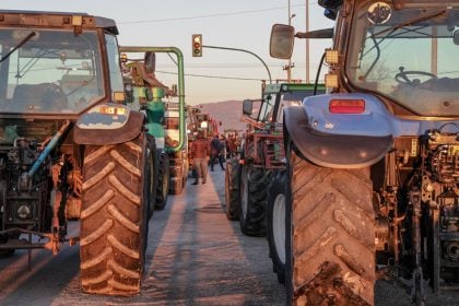  Αγρότες: Αποφάσισαν κλιμάκωση των κινητοποιήσεων με αποκλεισμούς εθνικών οδών, παραδρόμων και τελωνείων