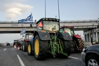 Αγρότες: Τα 4 μέτρα που ανακοινώνουν σήμερα υπουργοί - Φθηνότερο ρεύμα, πετρέλαιο και ενισχύσεις 3,8 δισ. ευρώ - Πρόστιμα αν συνεχίσουν τα μπλόκα