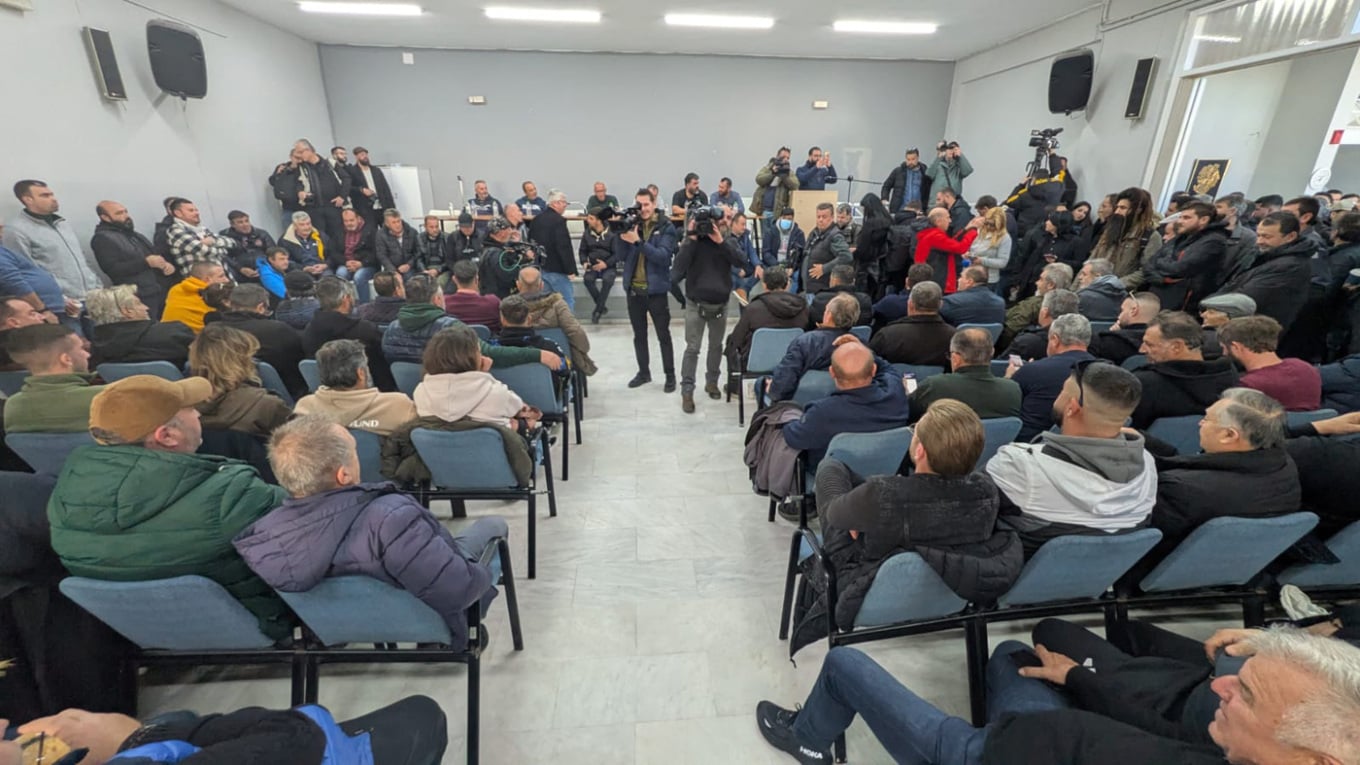 Σε εξέλιξη η πανελλαδική σύσκεψη των αγροτών στον Παλαμά Καρδίτσας: Στο τραπέζι η κλιμάκωση των κινητοποιήσεων